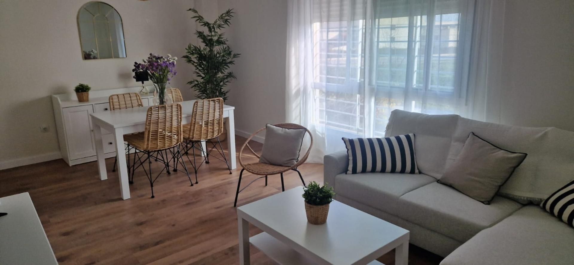 Sala d'estar de Pis per a compartir en  Sevilla Capital amb Aire condicionat, Calefacció i Parquet