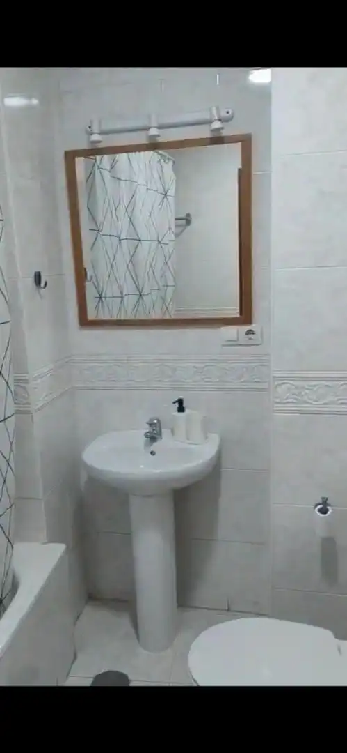 Piso de alquiler en Calle Pureza, 97, Triana Casco Antiguo Baño de Piso de alquiler en Sevilla con Aire acondicionado, Calefacción y Amueblado