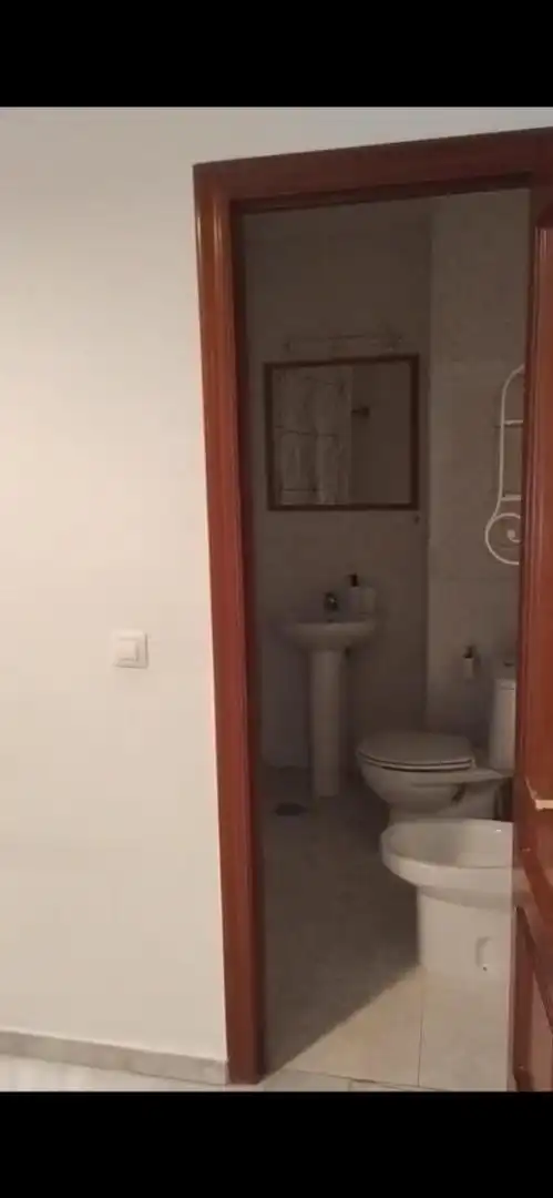 Piso de alquiler en Calle Pureza, 97, Triana Casco Antiguo Baño de Piso de alquiler en Sevilla con Aire acondicionado, Calefacción y Amueblado