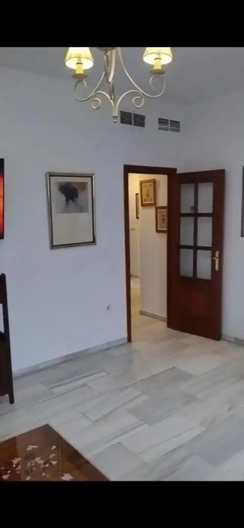Piso de alquiler en Calle Pureza, 97, Triana Casco Antiguo Piso de alquiler en Sevilla con Aire acondicionado, Calefacción y Amueblado