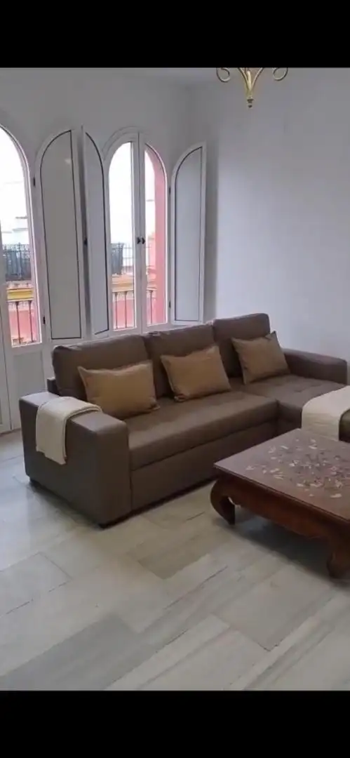 Piso de alquiler en Calle Pureza, 97, Triana Casco Antiguo Sala de estar de Piso de alquiler en Sevilla con Aire acondicionado, Calefacción y Amueblado