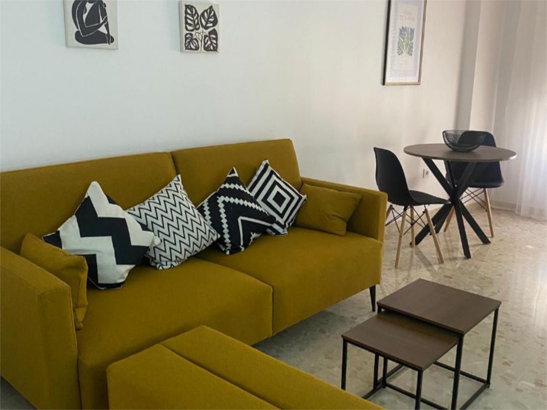 Living room of Apartment to rent in  Sevilla Capital  with Air Conditioner, Heating and Furnished