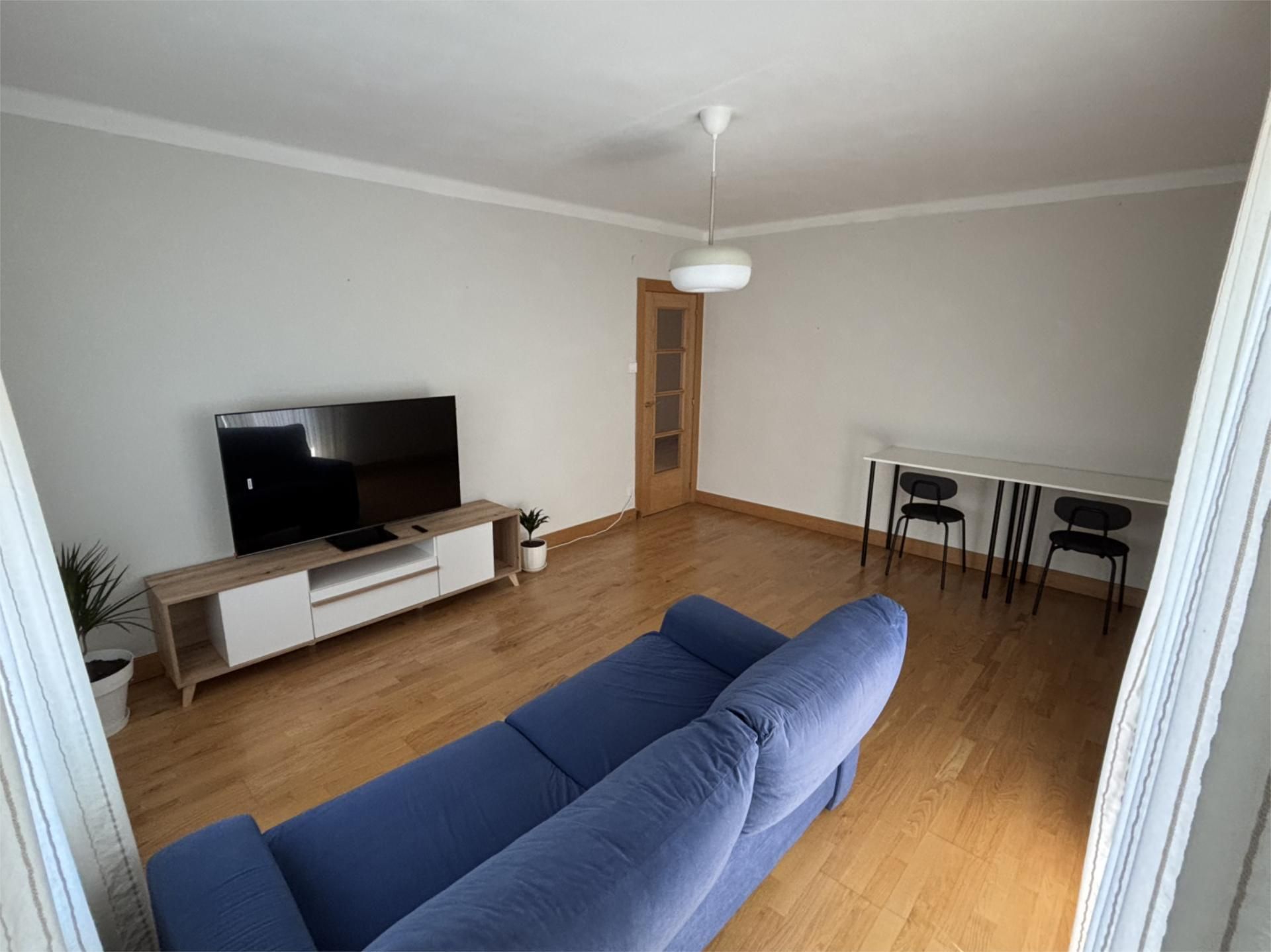 Sala d'estar de Pis per a compartir en Berriozar amb Calefacció, Parquet i Moblat