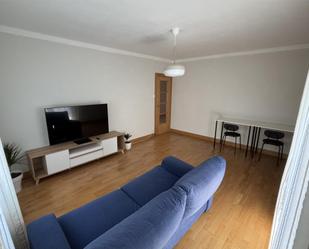 Sala d'estar de Pis per a compartir en Berriozar amb Calefacció, Parquet i Moblat