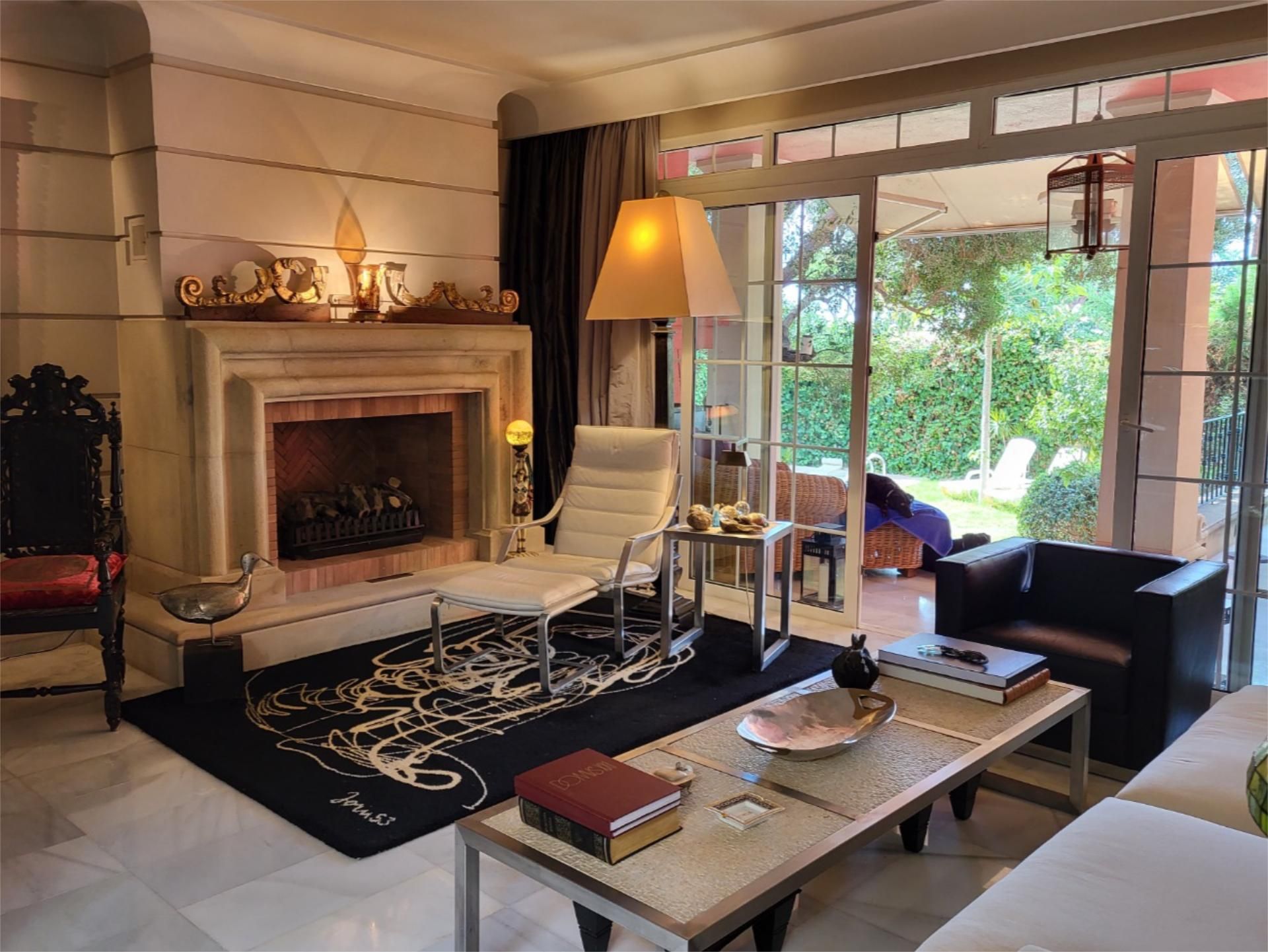 Sala d'estar de Casa o xalet en venda en Marbella amb Terrassa, Piscina i Balcó