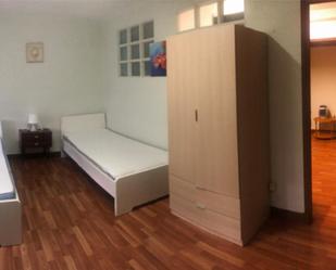 Bedroom of Flat to share in Lugo Capital  with Heating, Parquet flooring and Furnished