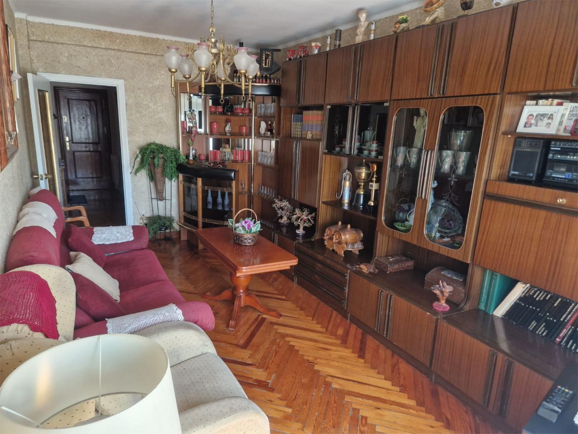 Sala d'estar de Pis en venda en Burgos Capital amb Calefacció, Parquet i Moblat