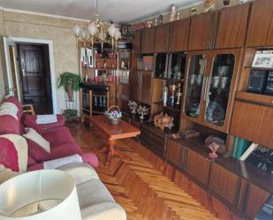 Sala d'estar de Pis en venda en Burgos Capital amb Calefacció, Parquet i Moblat