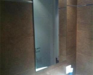 Bany de Apartament de lloguer en Utrera amb Calefacció, Terrassa i Moblat