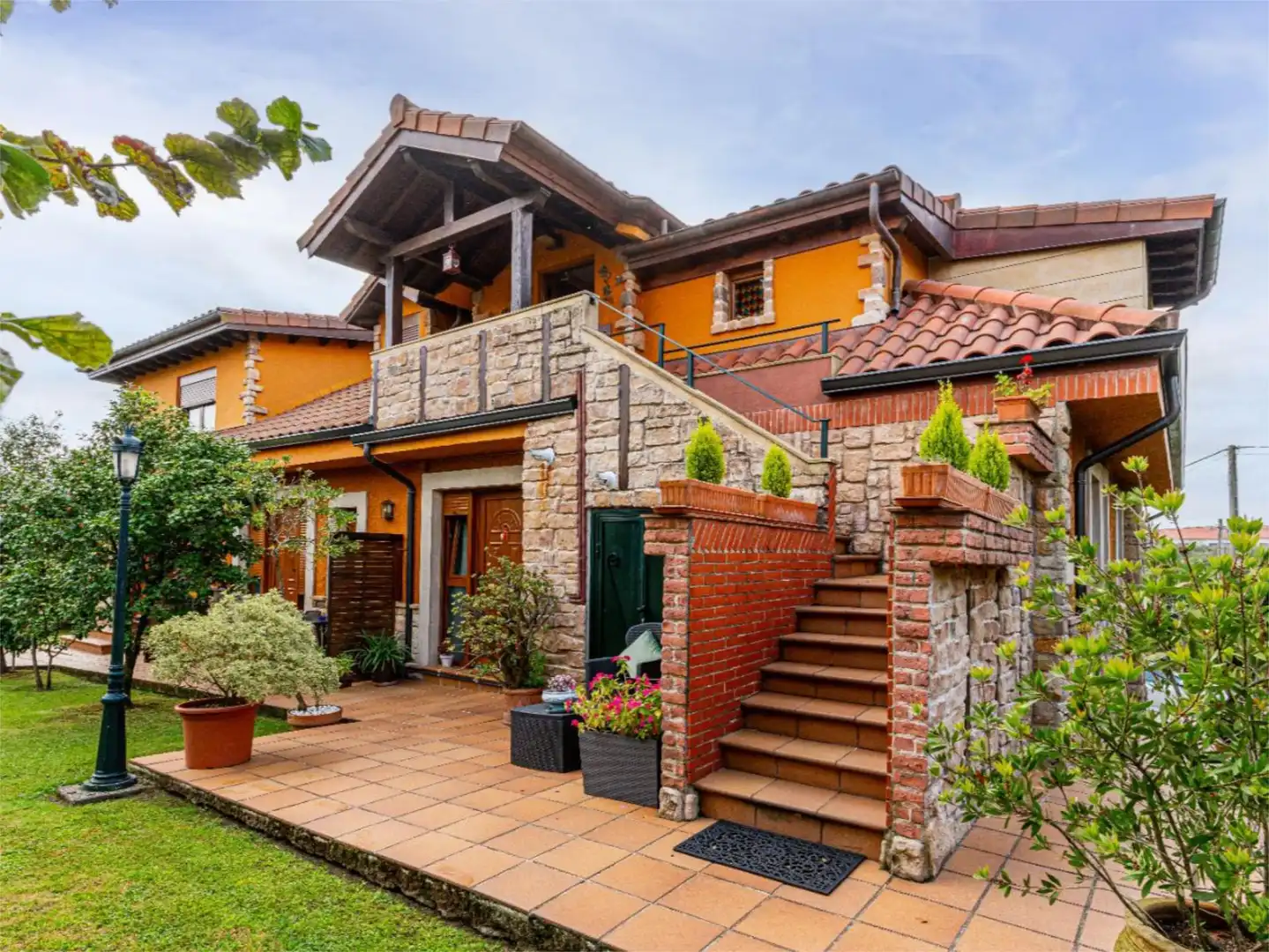 Vista exterior de Piso en venta en Marina de Cudeyo con Calefacción, Jardín privado y Parquet