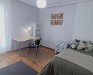 Bedroom of Flat to share in Ávila Capital  with Heating, Parquet flooring and Terrace