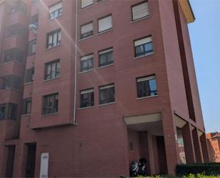 Vista exterior de Pis en venda en Oviedo  amb Calefacció, Jardí privat i Parquet