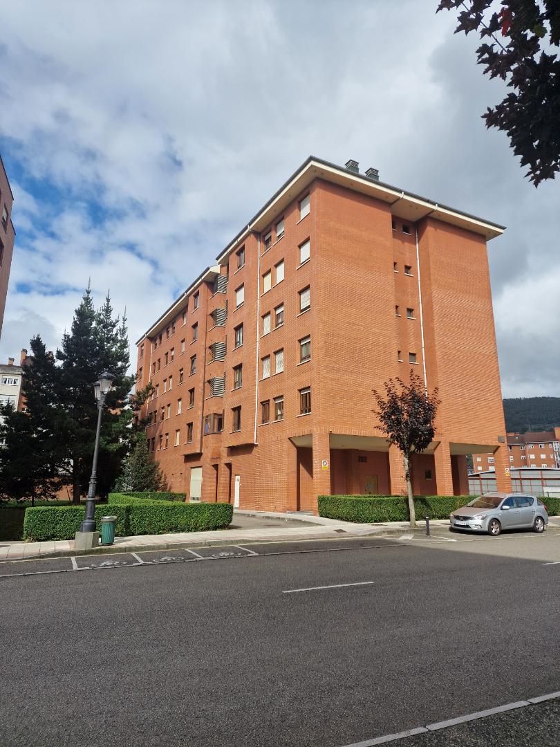 Vista exterior de Pis en venda en Oviedo  amb Terrassa