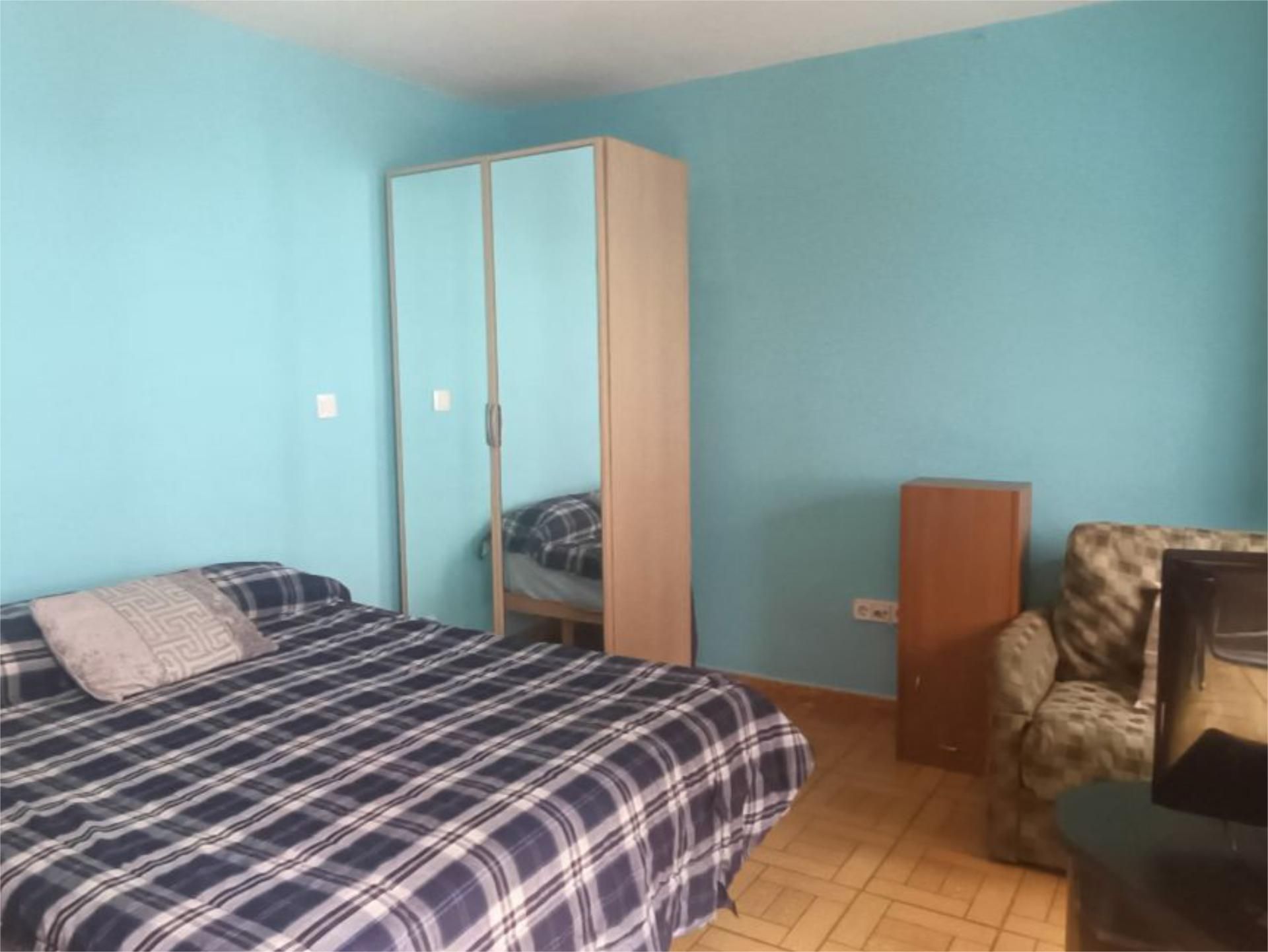 Bedroom of Flat to share in Bilbao   with Heating, Furnished and Balcony