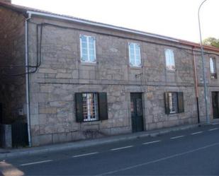 Vista exterior de Casa o xalet en venda en A Baña   amb Calefacció, Terrassa i Traster