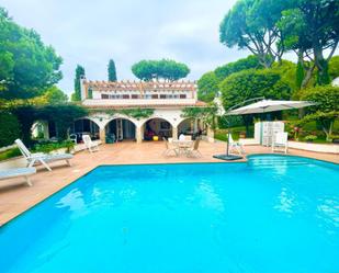 Jardí de Casa o xalet en venda en L'Escala amb Aire condicionat, Terrassa i Piscina