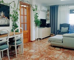 Sala d'estar de Pis en venda en Alcalá de Guadaira amb Aire condicionat i Terrassa