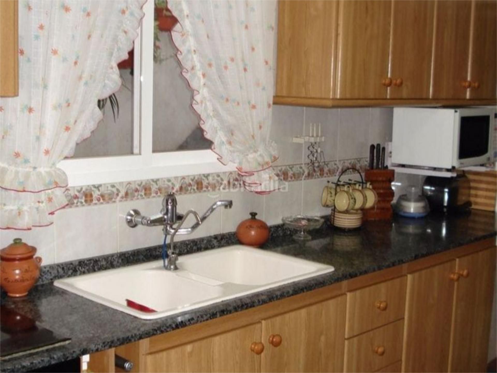 Cuina de Casa adosada en venda en Callosa d'en Sarrià amb Terrassa i Balcó
