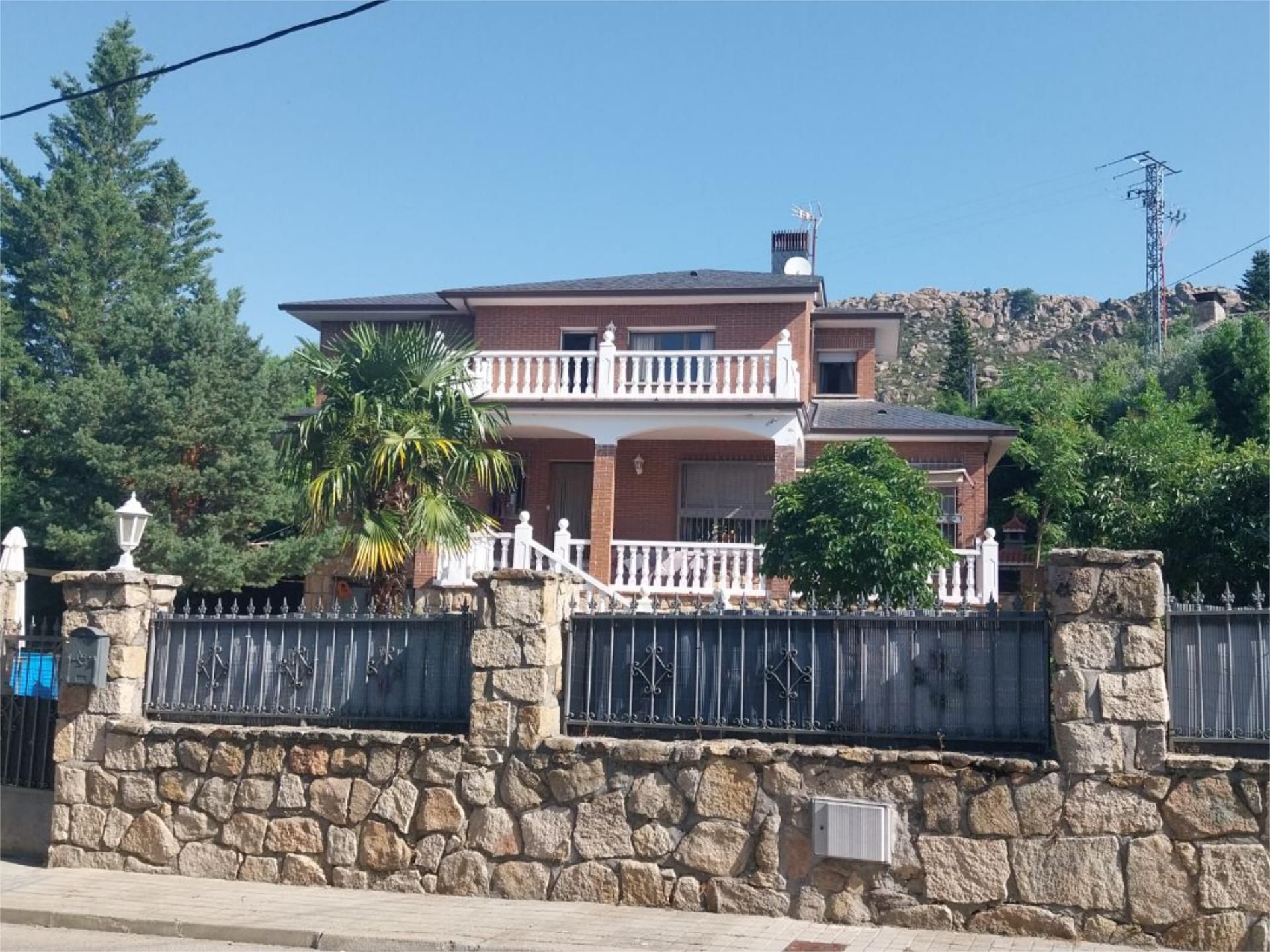 Exterior view of House or chalet to rent in Manzanares El Real  with Air Conditioner, Heating and Private garden