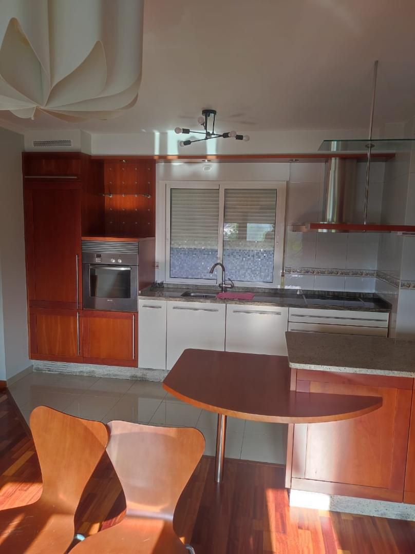 Cuina de Pis de lloguer en Caldas de Reis amb Calefacció, Parquet i Traster