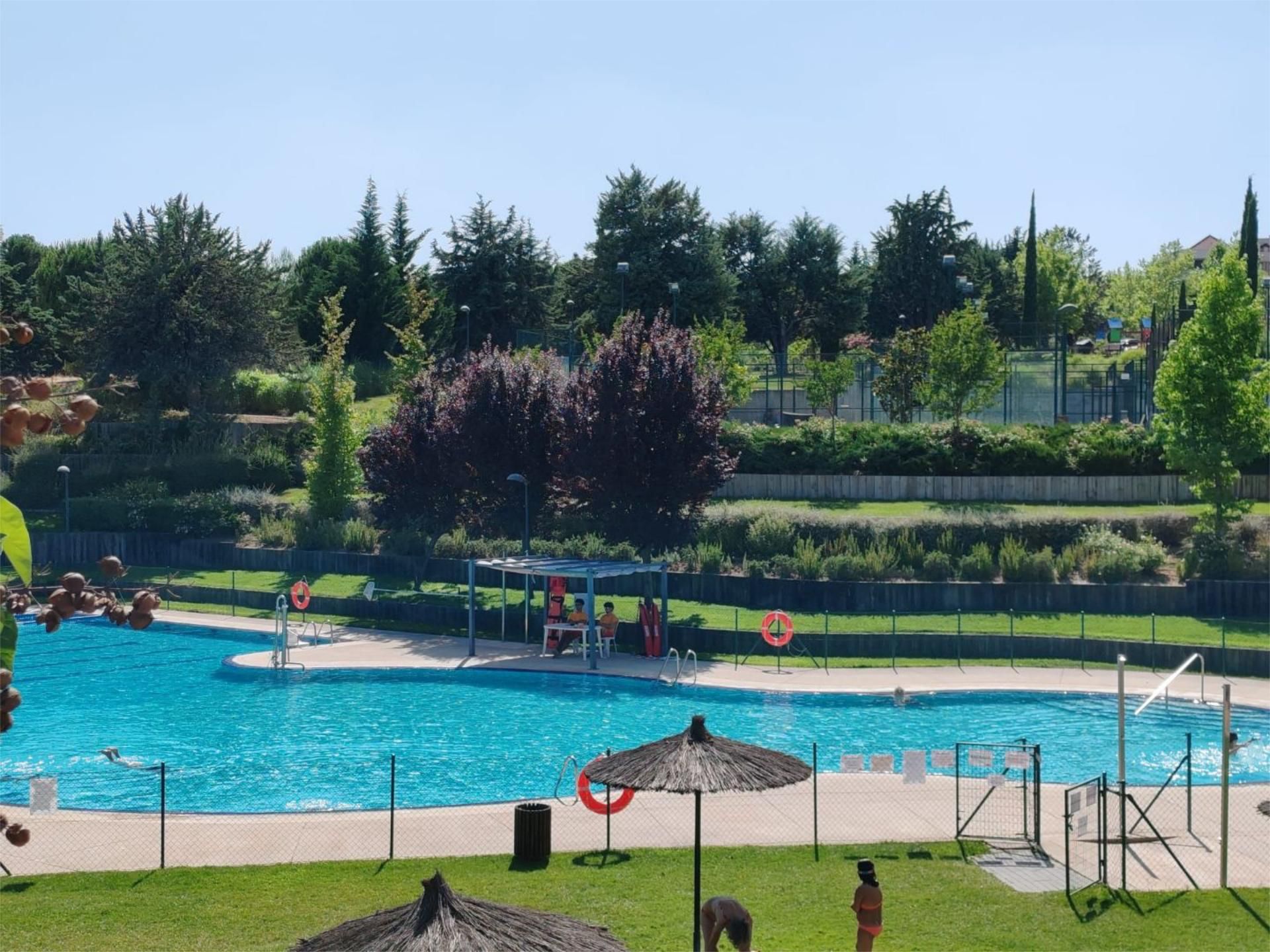 Swimming pool of Flat for sale in Pozuelo de Alarcón  with Air Conditioner, Heating and Private garden