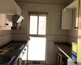 Cuina de Pis de lloguer en Cáceres Capital amb Calefacció, Terrassa i Moblat