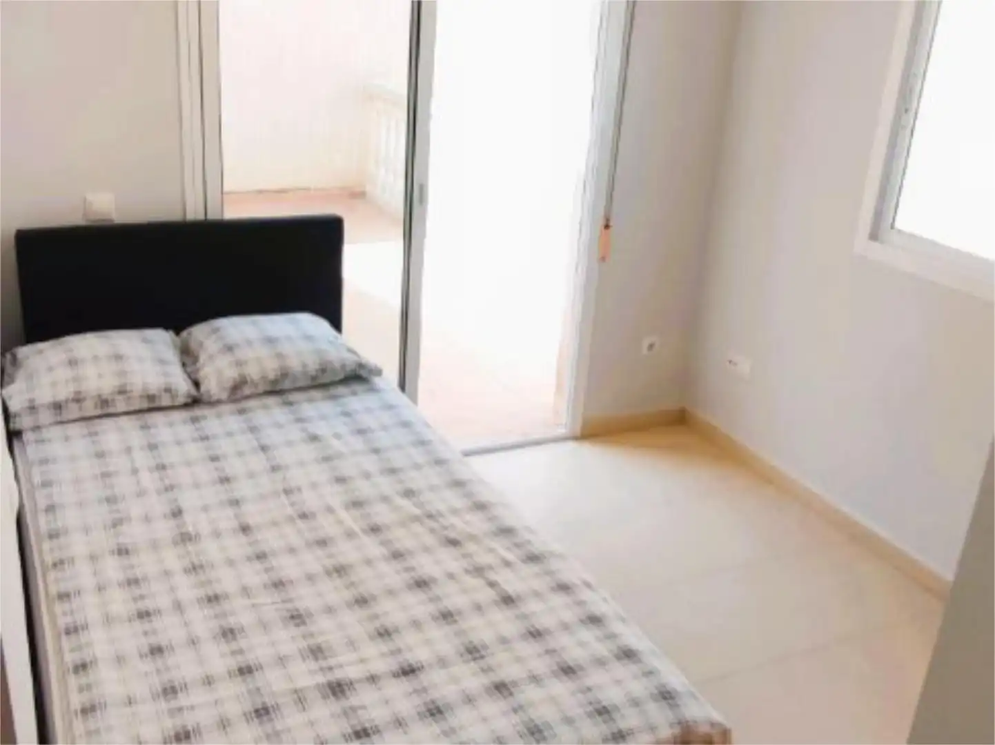 Einfamilien-Reihenhaus zum Verkauf in Carrer del Cabeçó D'or, 126, Pueblo Acantilado - Lanuza Schlafzimmer von Einfamilien-Reihenhaus zum Verkauf in El Campello mit Terrasse, Schwimmbad und Balkon