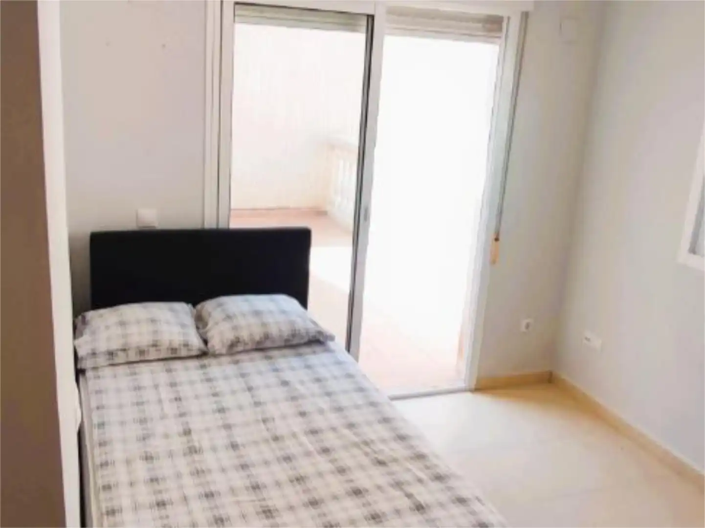 Einfamilien-Reihenhaus zum Verkauf in Carrer del Cabeçó D'or, 126, Pueblo Acantilado - Lanuza Schlafzimmer von Einfamilien-Reihenhaus zum Verkauf in El Campello mit Terrasse, Schwimmbad und Balkon