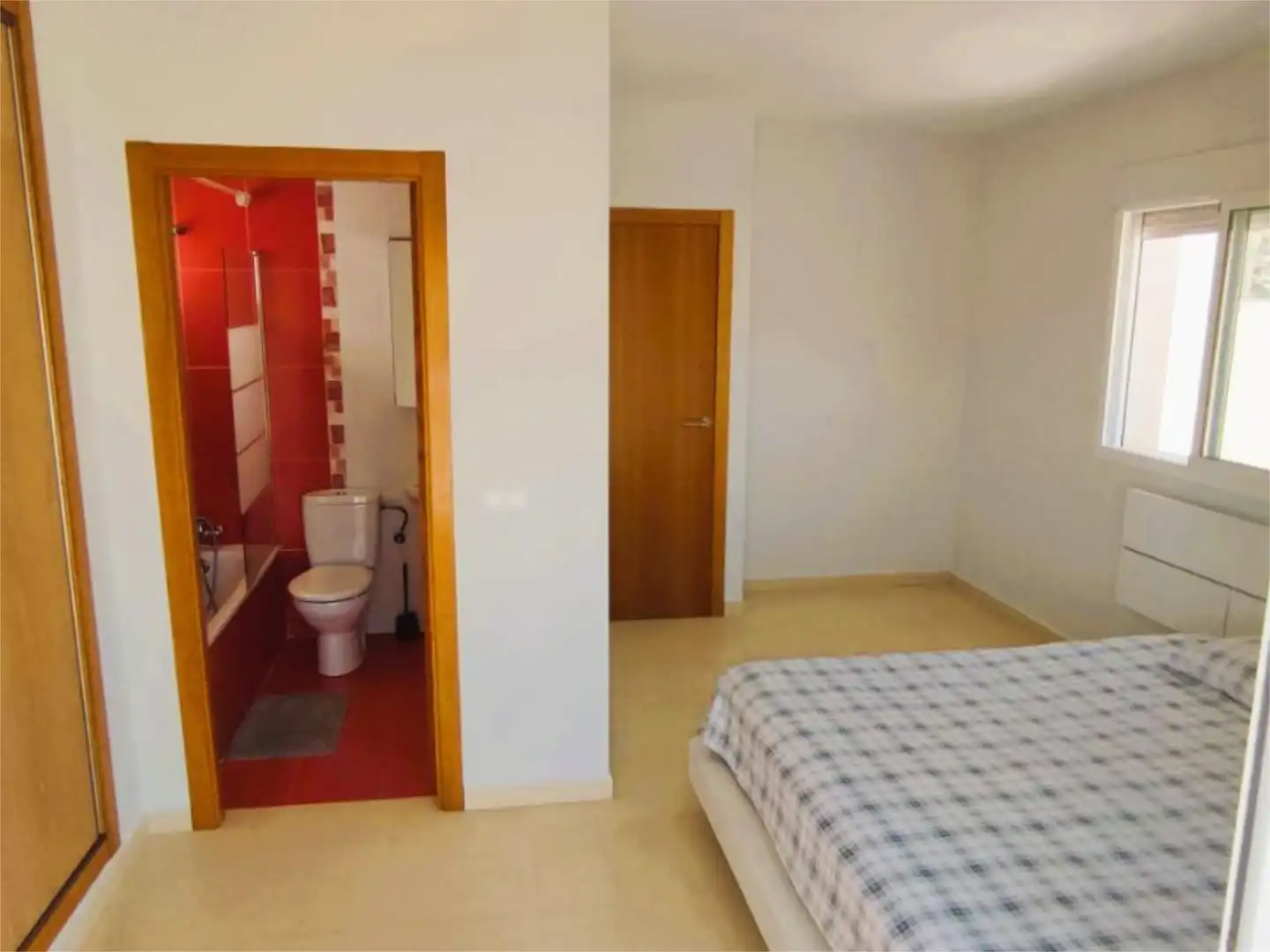 Einfamilien-Reihenhaus zum Verkauf in Carrer del Cabeçó D'or, 126, Pueblo Acantilado - Lanuza Schlafzimmer von Einfamilien-Reihenhaus zum Verkauf in El Campello mit Terrasse, Schwimmbad und Balkon