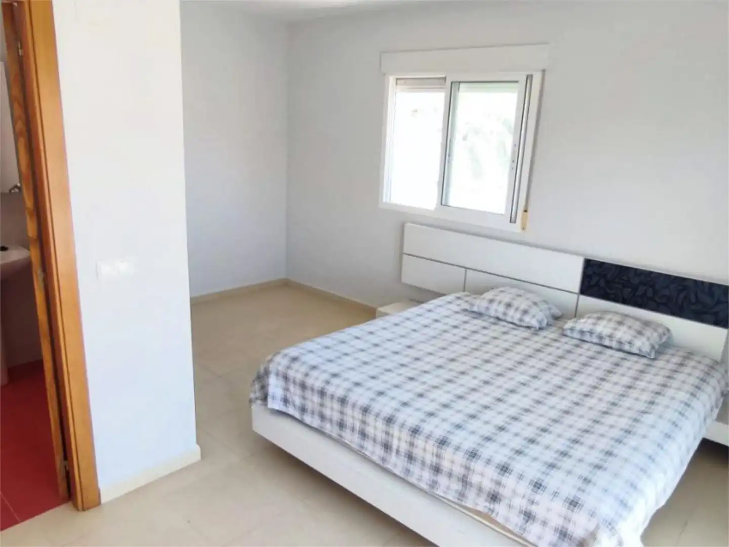 Einfamilien-Reihenhaus zum Verkauf in Carrer del Cabeçó D'or, 126, Pueblo Acantilado - Lanuza Schlafzimmer von Einfamilien-Reihenhaus zum Verkauf in El Campello mit Terrasse, Schwimmbad und Balkon