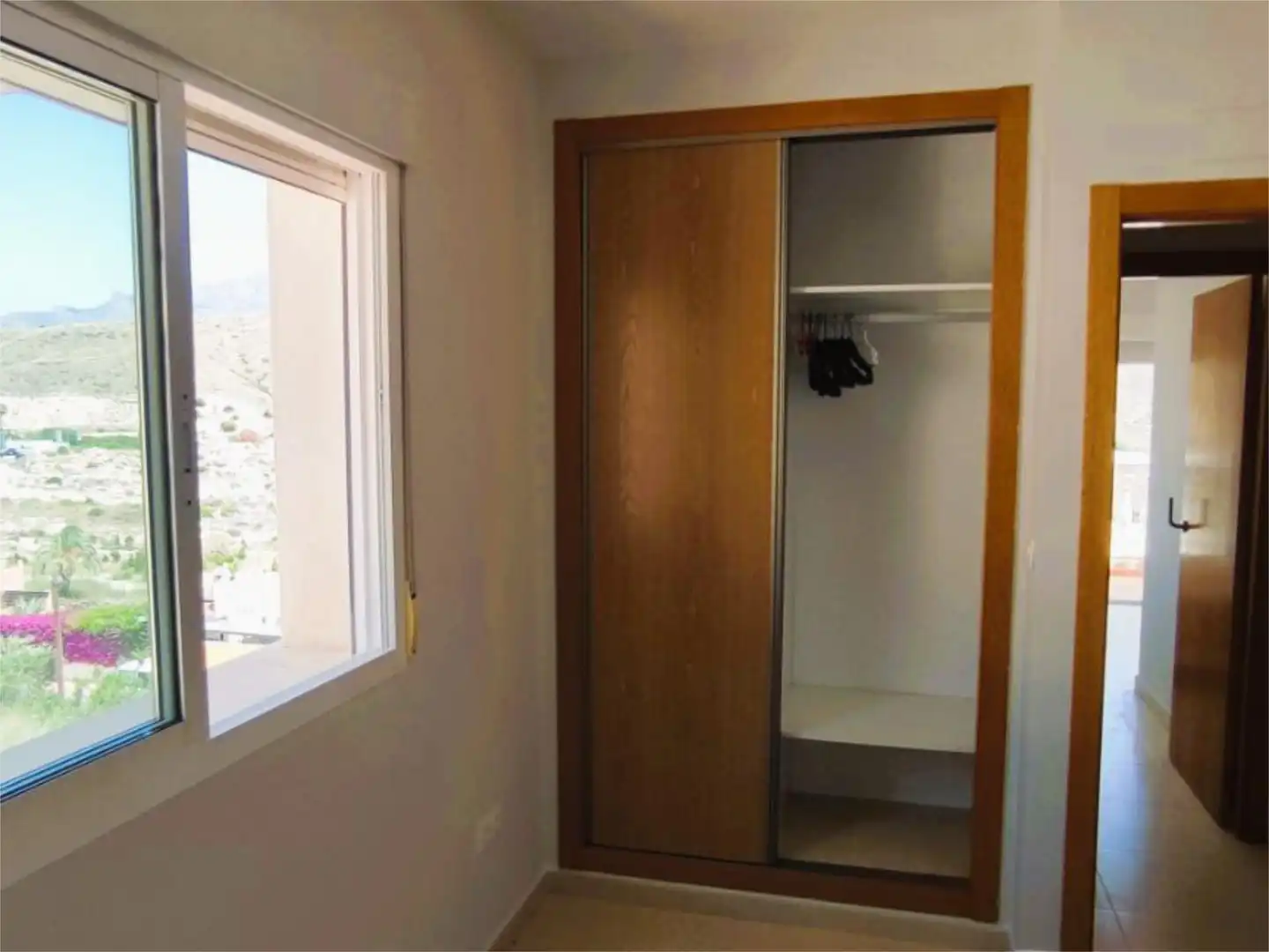 Einfamilien-Reihenhaus zum Verkauf in Carrer del Cabeçó D'or, 126, Pueblo Acantilado - Lanuza Schlafzimmer von Einfamilien-Reihenhaus zum Verkauf in El Campello mit Terrasse, Schwimmbad und Balkon