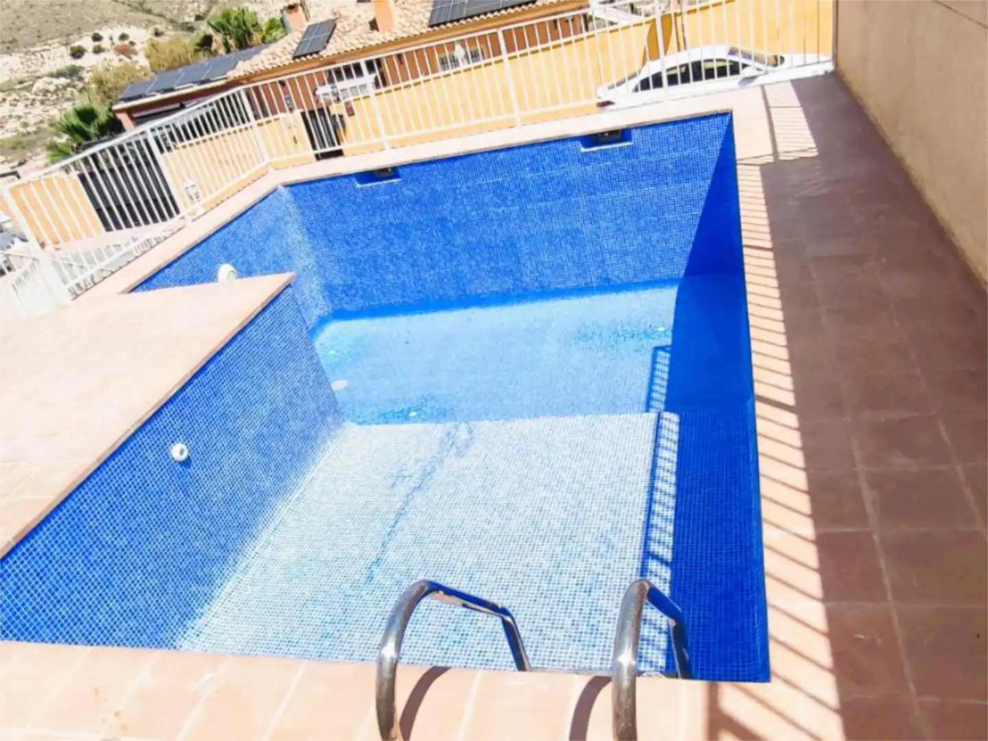Einfamilien-Reihenhaus zum Verkauf in Carrer del Cabeçó D'or, 126, Pueblo Acantilado - Lanuza Schwimmbecken von Einfamilien-Reihenhaus zum Verkauf in El Campello mit Terrasse, Schwimmbad und Balkon