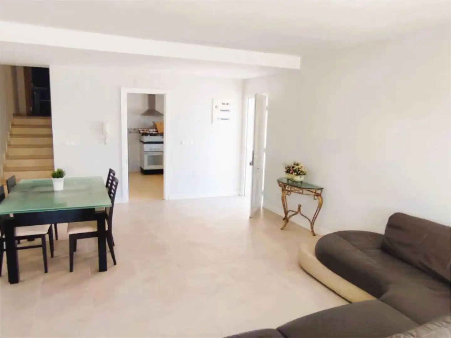 Einfamilien-Reihenhaus zum Verkauf in Carrer del Cabeçó D'or, 126, Pueblo Acantilado - Lanuza Einfamilien-Reihenhaus zum Verkauf in El Campello mit Terrasse, Schwimmbad und Balkon