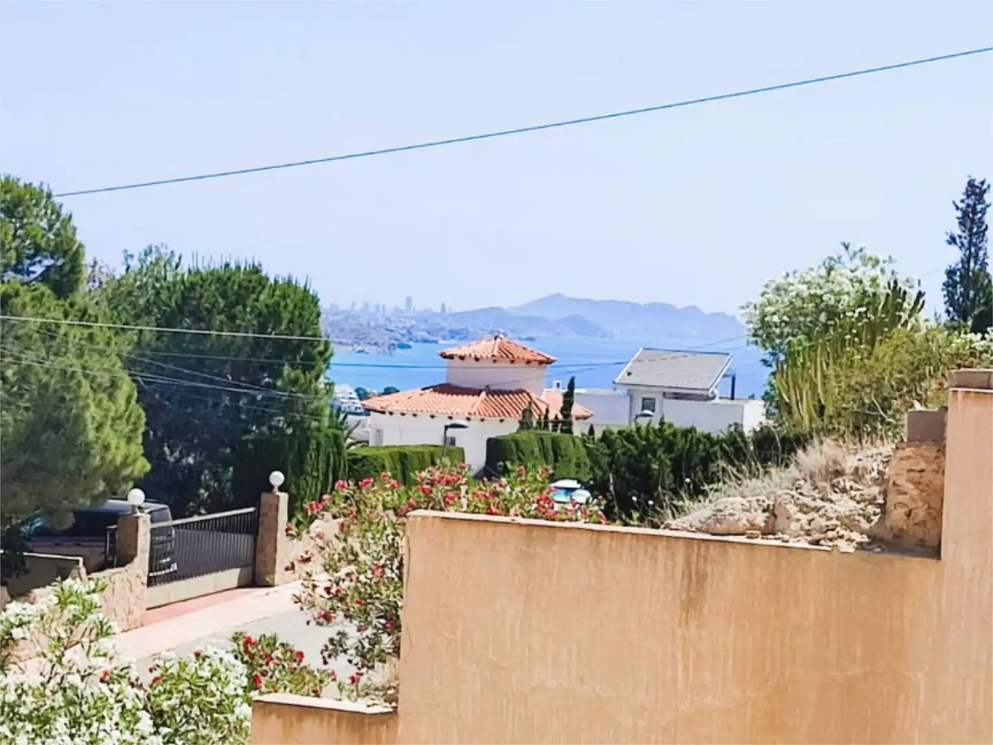 Einfamilien-Reihenhaus zum Verkauf in Carrer del Cabeçó D'or, 126, Pueblo Acantilado - Lanuza Außenansicht von Einfamilien-Reihenhaus zum Verkauf in El Campello mit Terrasse, Schwimmbad und Balkon