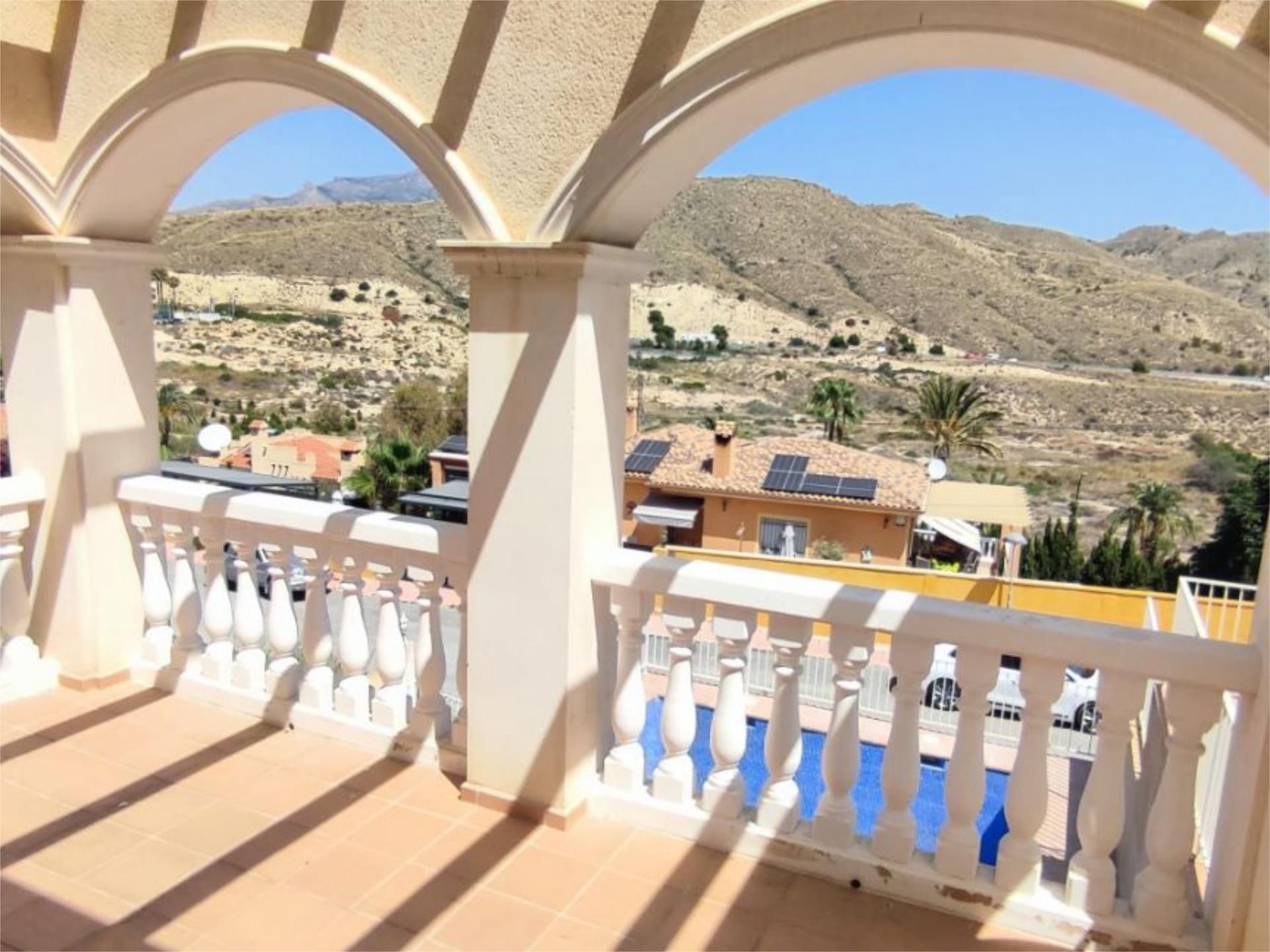 Exterior view of Single-family semi-detached for sale in El Campello  with Terrace, Swimming Pool and Balcony