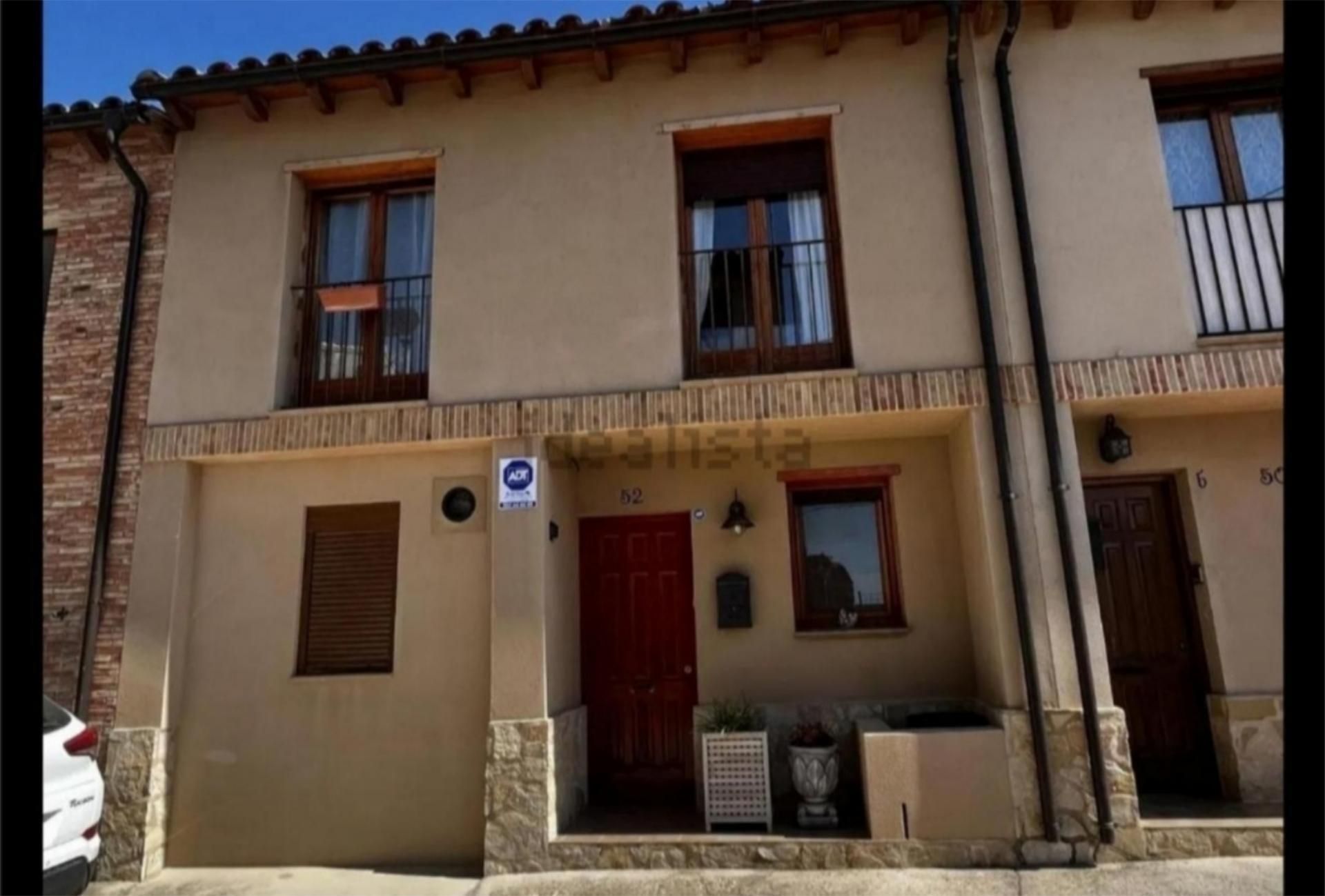 Vista exterior de Casa adosada de lloguer en Arnes amb Calefacció, Terrassa i Moblat