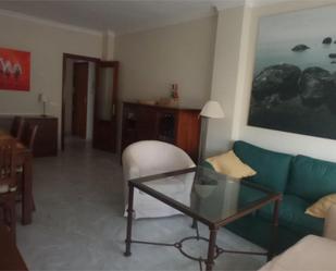 Sala d'estar de Pis de lloguer en El Puerto de Santa María amb Terrassa, Piscina i Moblat