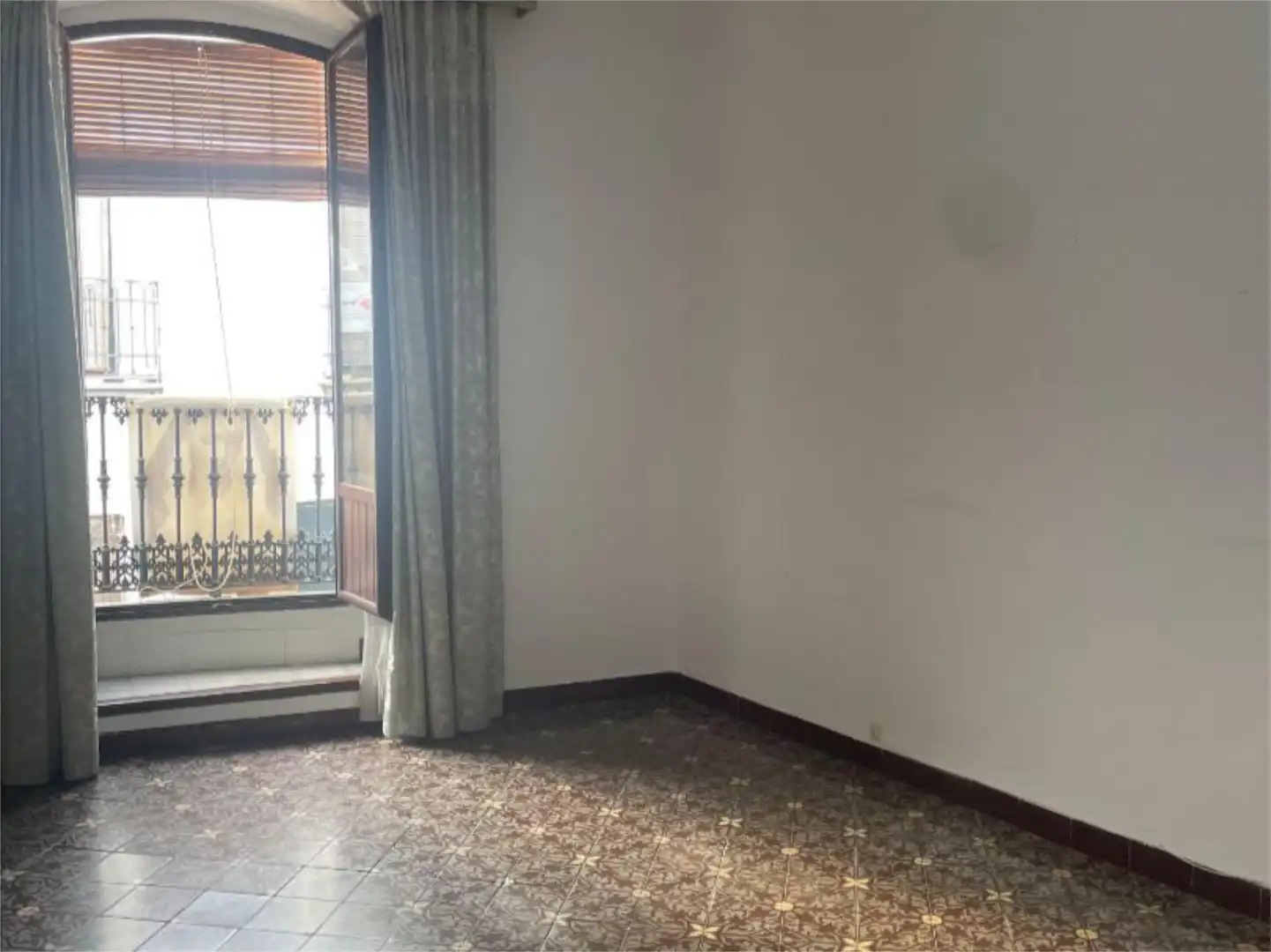 Pis en venda a Calle Pacheco, 5, Écija Sala d'estar de Pis en venda en Écija amb Aire condicionat, Traster i Balcó