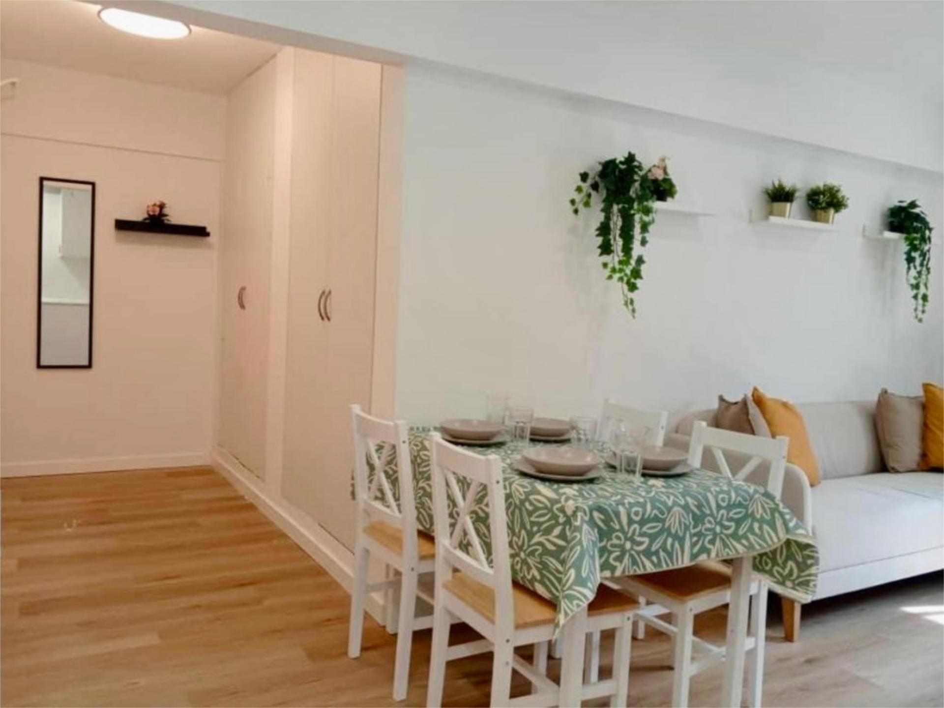 Dining room of Flat to rent in Santander  with Heating, Private garden and Parquet flooring