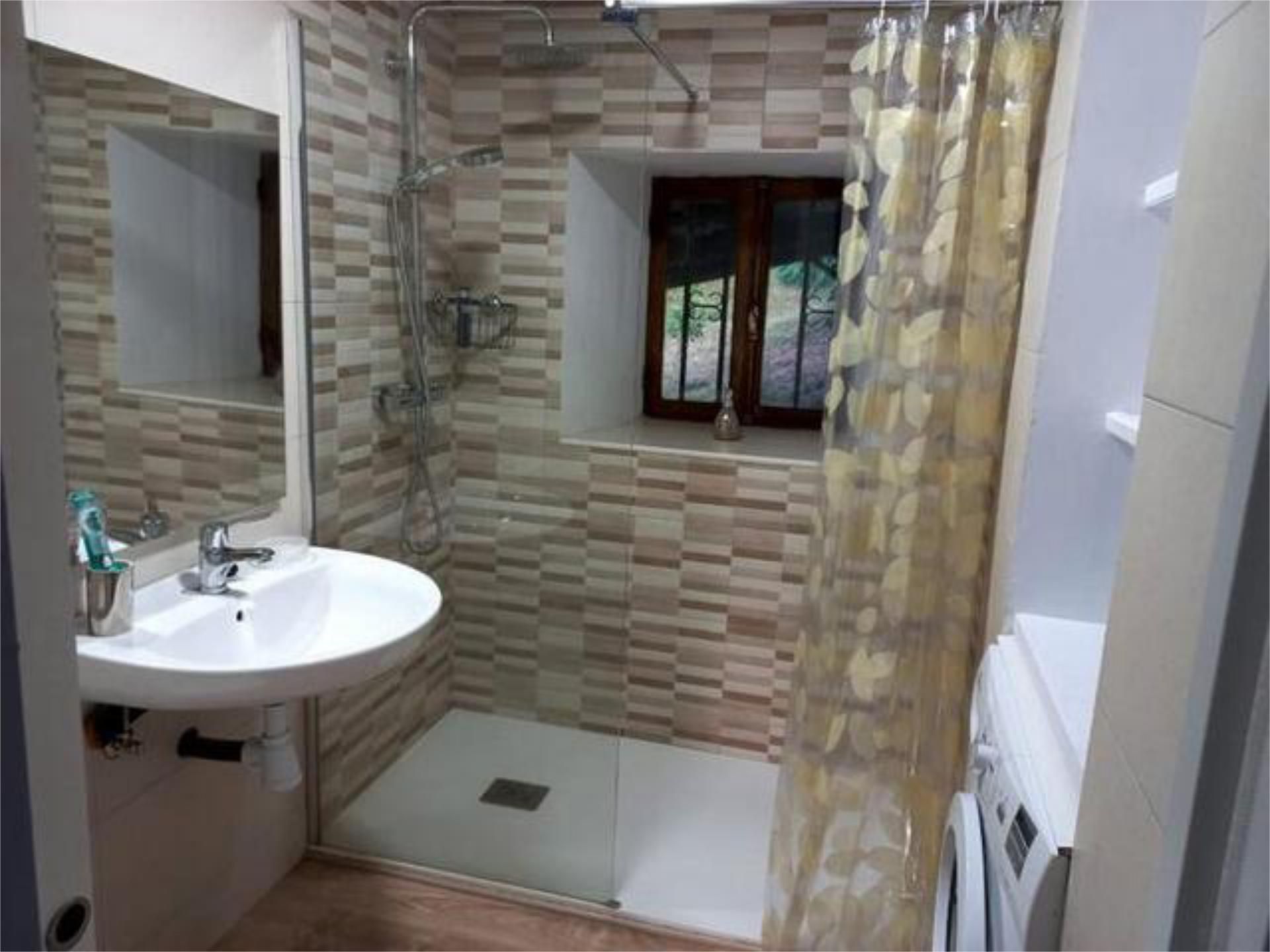 Bathroom of House or chalet to rent in Tineo  with Heating, Private garden and Terrace