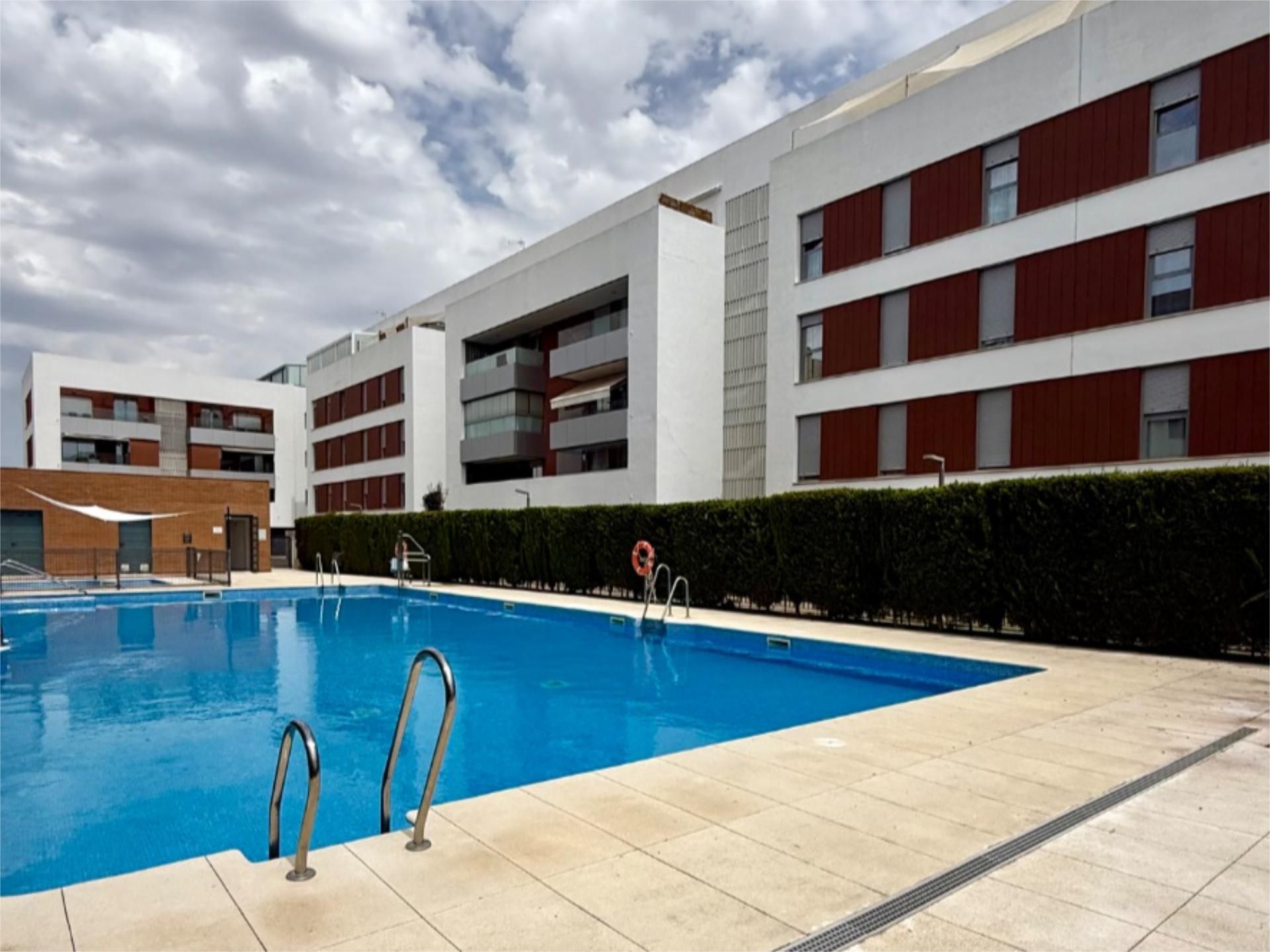 Piscina de Pis en venda en Mairena del Aljarafe amb Aire condicionat, Terrassa i Piscina