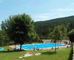 Piscina de Casa adosada en venda en Campdevànol amb Terrassa, Piscina i Balcó