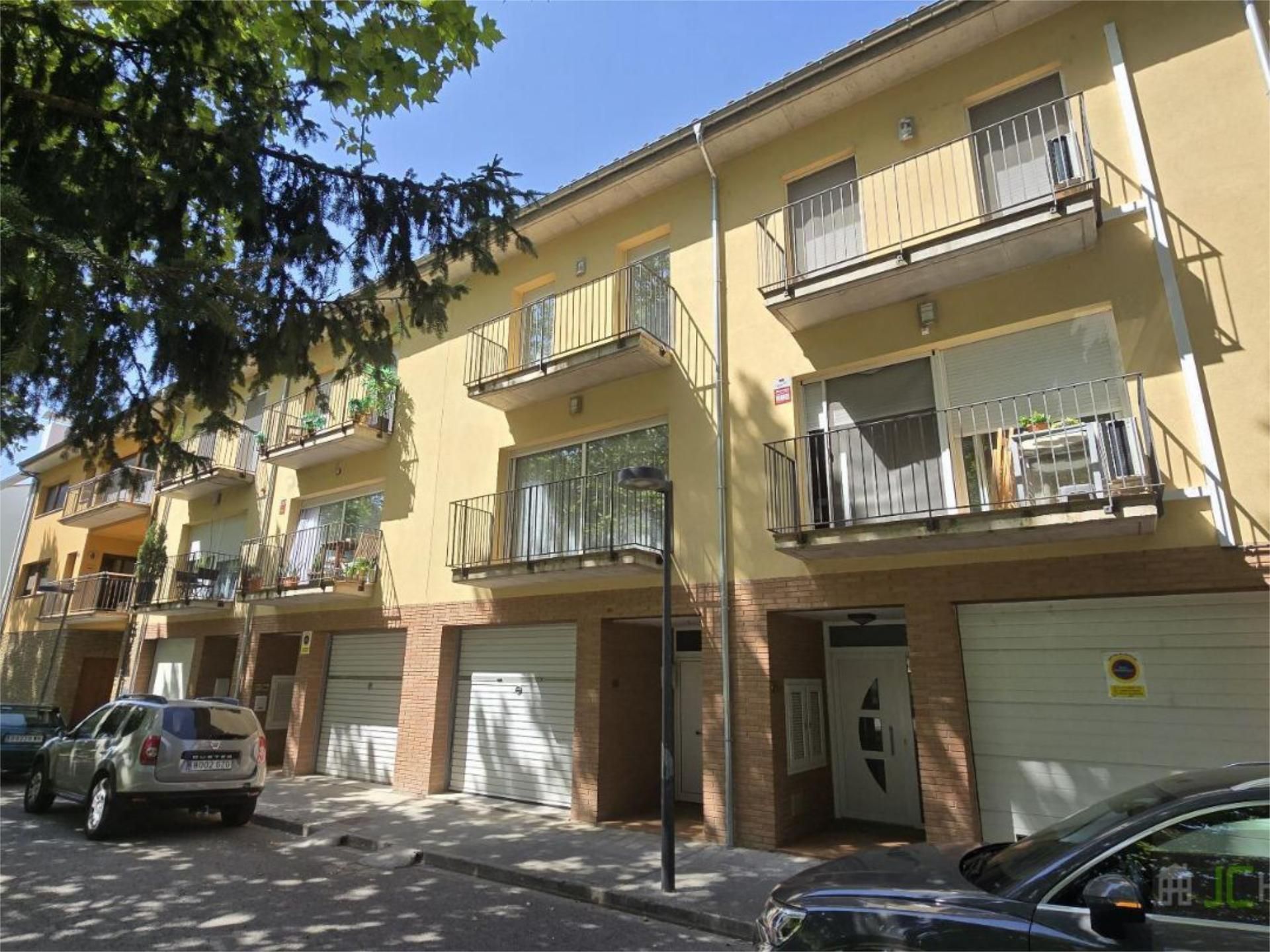 Exterior view of Single-family semi-detached for sale in Campdevànol  with Terrace and Balcony