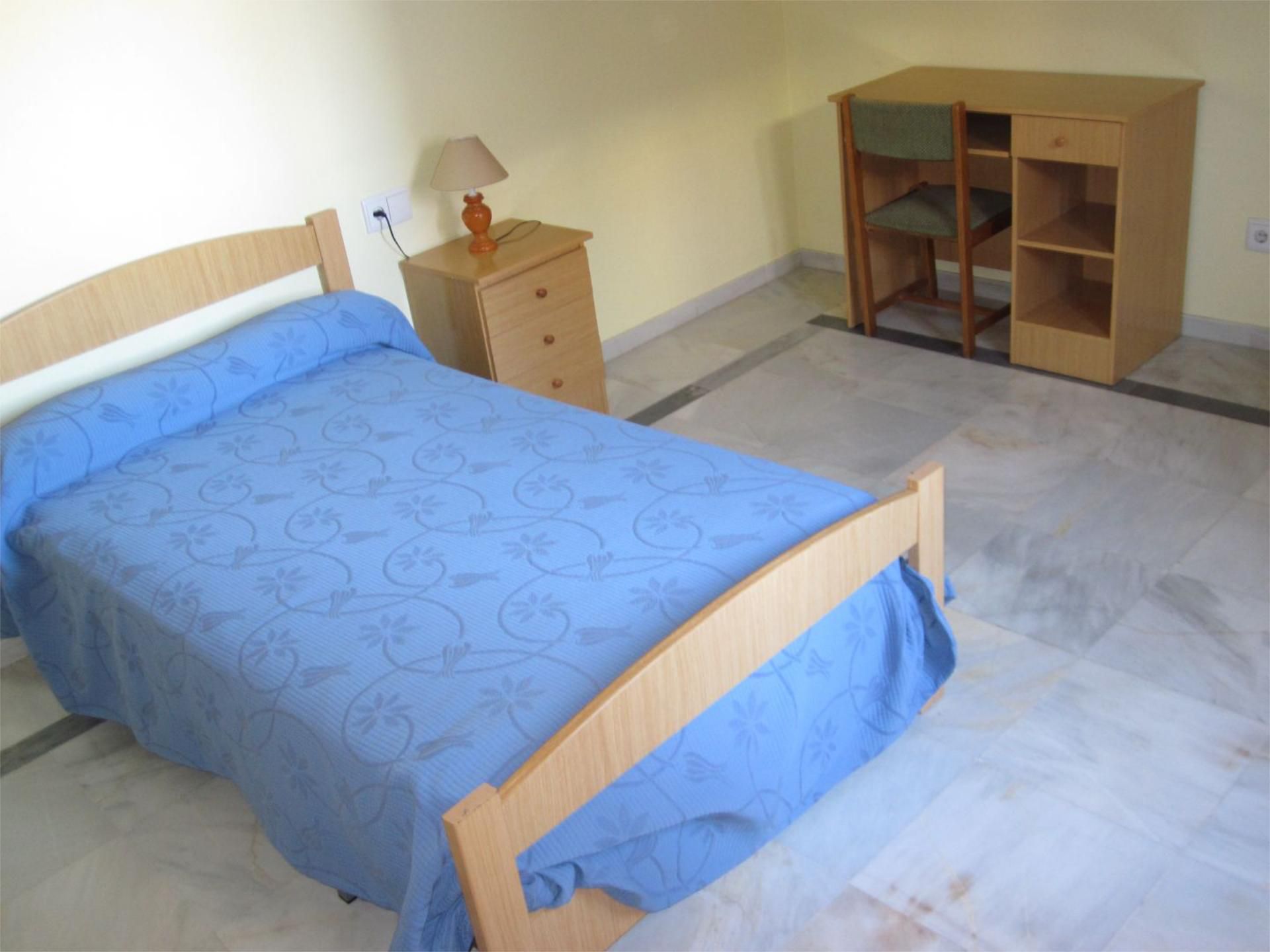 Bedroom of Flat to share in Valdepeñas  with Air Conditioner, Heating and Furnished