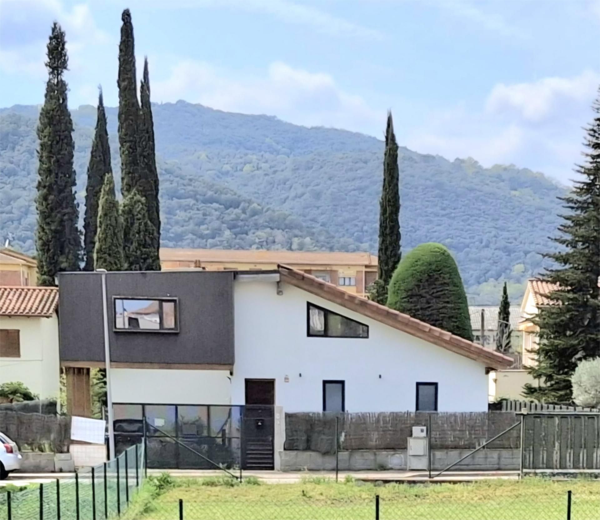 Vista exterior de Casa o xalet en venda en Besalú amb Aire condicionat