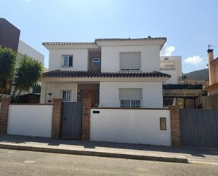 Vista exterior de Casa o xalet per a compartir en Alhaurín de la Torre amb Aire condicionat, Jardí privat i Terrassa