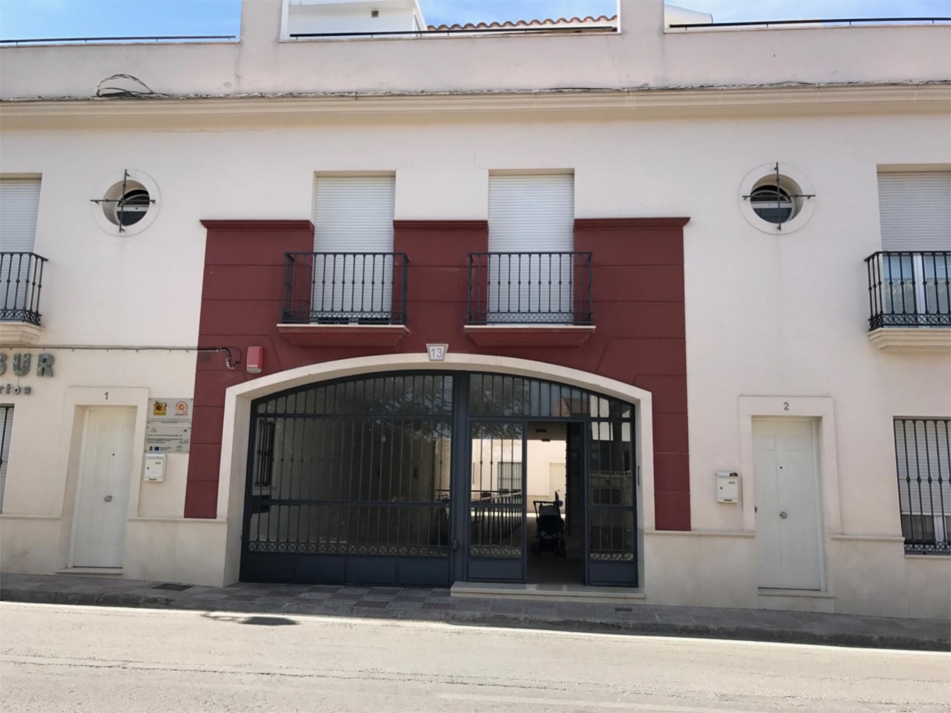 Vista exterior de Casa adosada en venda en Priego de Córdoba amb Aire condicionat, Terrassa i Balcó
