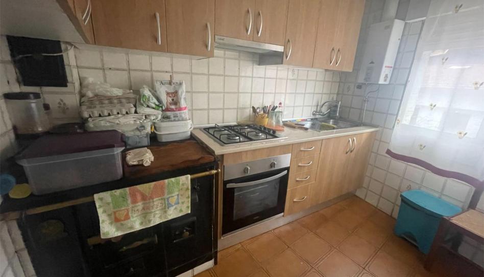 Foto 1 de Casa adosada en venda a Calle Duque Miranda, 6, Caminomorisco, Cáceres