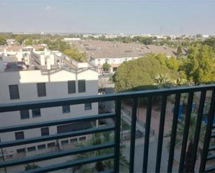 Exterior view of Flat for sale in  Sevilla Capital  with Heating, Terrace and Furnished