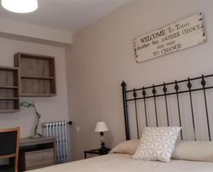 Bedroom of Flat to share in Gijón   with Heating, Furnished and Video intercom